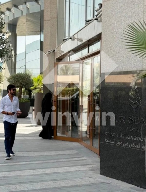 Going to Saudi Arabia? Middle East reporter: B-Funded broker appears at a hotel near Riyadh Crescent Headquarters