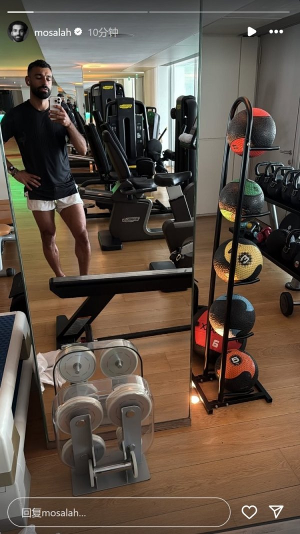 Don t relax during the offseason! Salah social media shows selfies in the gym 🤳