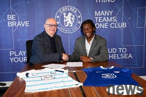 TA: Chelsea s 19-year-old striker refused to renew his contract and wanted to leave the team. He once played two goals in the team s competition