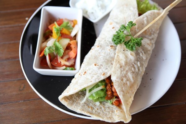 A hundred-year-old man eats every day. Long-term expert finds the healthiest breakfast
