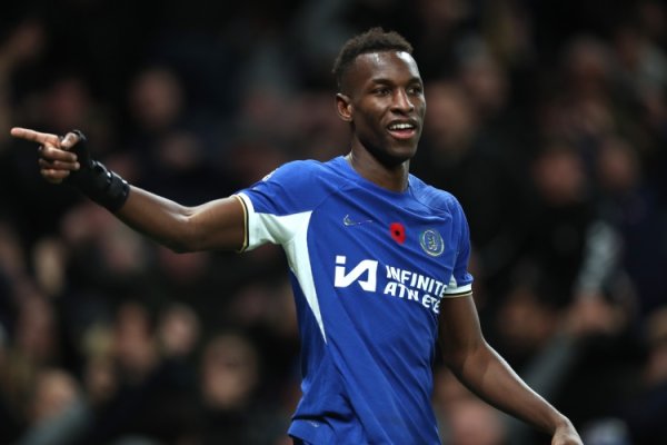 Reporter: Manchester United is also paying attention to Jackson s situation and is currently focusing on introducing Mbemo