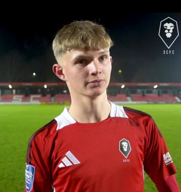 Post: Arsenal asks about Salford striker Wright, intends to compete with Liverpool and Manchester City