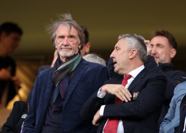 Manchester United Iceland talks to promote Mbemo s deal, but some insiders disagree to toughly treat the five-man leaving