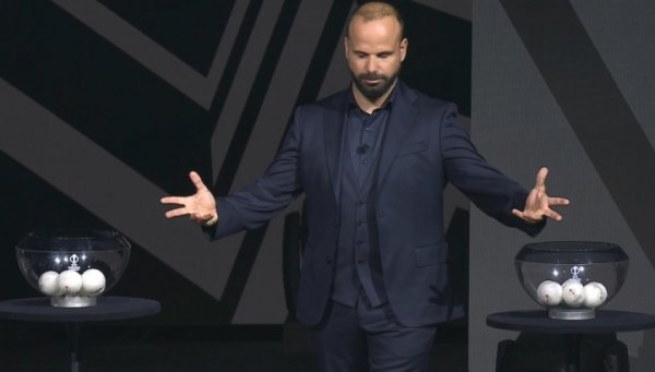 Too abstract 😂 UEFA invites magicians and go on stage before the Europa League draws the ball away