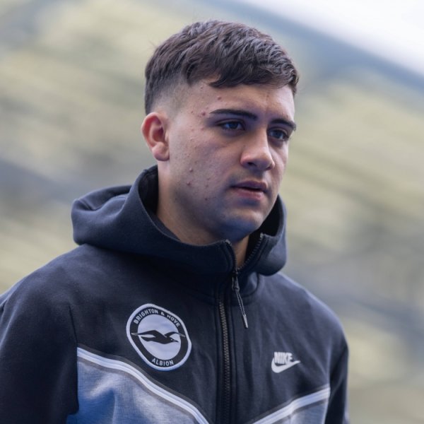 Reporter: Chelsea discusses introducing Argentina s 20-year-old midfielder Bonanot, Brighton only considers loan