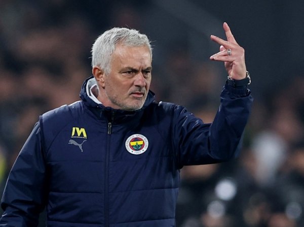 Reporter: West Ham United is preparing to invite Mourinho to coach, and the middleman has contacted Mourinho s agent