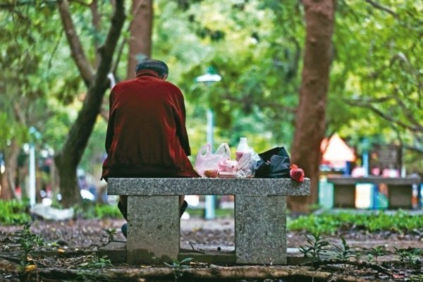 The elderly are very slow to get acquainted... Will high-age people only cause trouble in society? How does silver hair tribes get rid of 