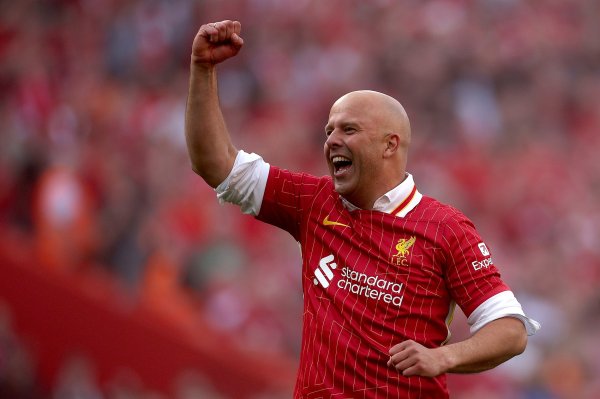 Liverpool scored 39 consecutive Premier League goals tied for second place in history, continuing to break the team history record