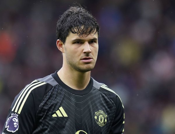 TA: Manchester United goalkeeper Lamenz was a striker when he was a child, but changed his position to goalkeeper due to reasons such as not liking running.