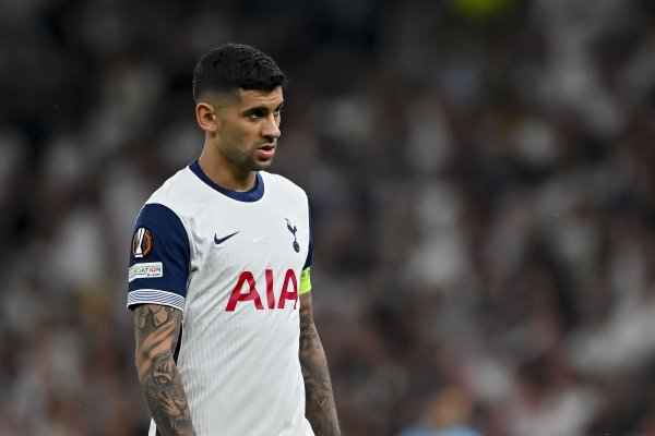 Reporter: Romero has received a total of 5 yellow cards in the Premier League this season and will miss the current game against Fulham.